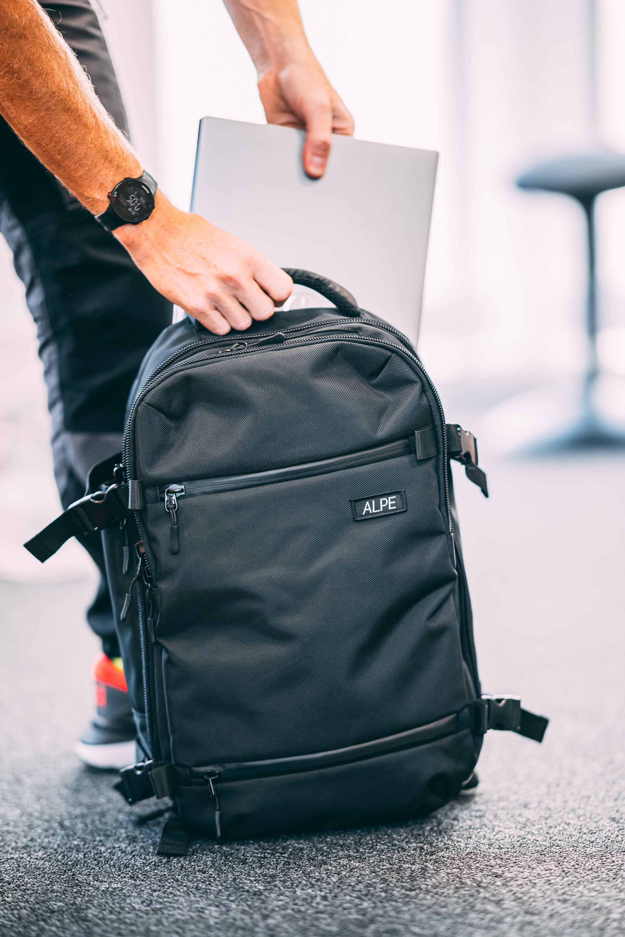 100% polyester, 
vatten och reptålig